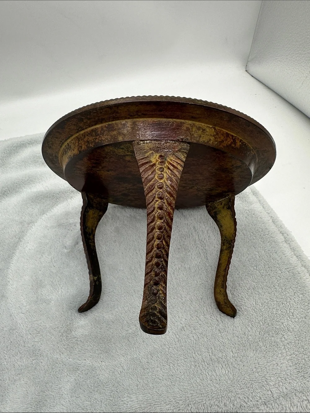 Vintage Pier 1 Italian Leaf Design on 3-Legs Iron Candle Holder in Aged Bronze